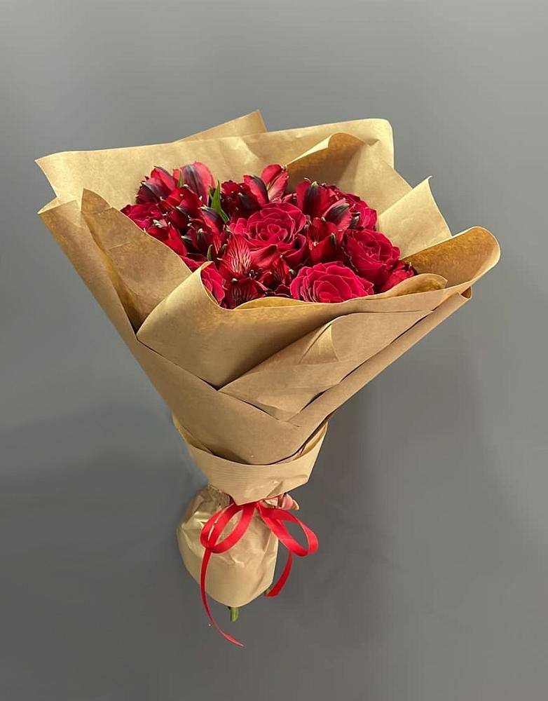 Букет цветов из: Альстромерии и Розы в Витязево