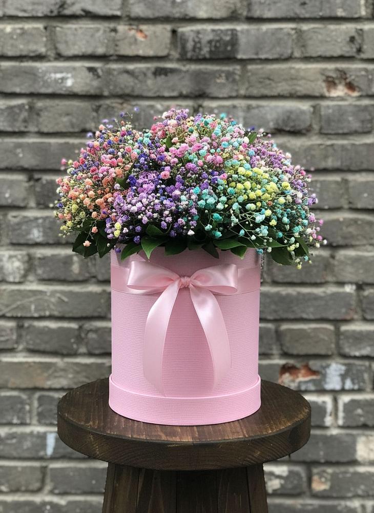 Цветочная композиция из Гипсофила и Розы в шляпной коробке в Витязево