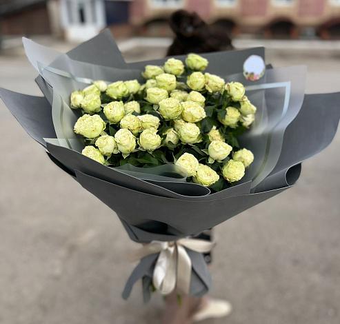 Букет Белые кустовые розы Солинеро в Витязево