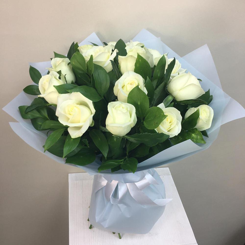 Букет 15 Белых роз Проуд в Витязево