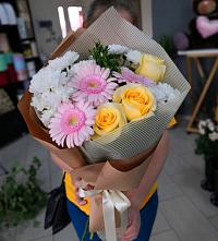 Букет цветов из:  Герберы, Розы и Хризантемы в Витязево