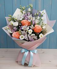 Букет цветов из:  Лизиантусы, Розы, Альстромерии и Гипсофила в Витязево