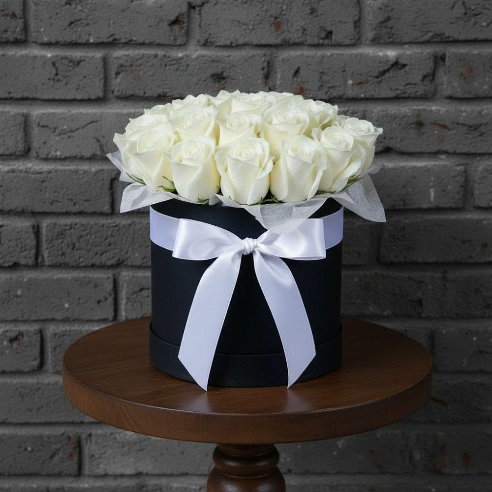 Цветочная композиция из Розы в шляпной коробке в Витязево