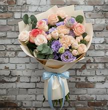 Букет цветов из:  Розы, Лизиантусы и Гвоздики #REPLACE_PRED# Витязево